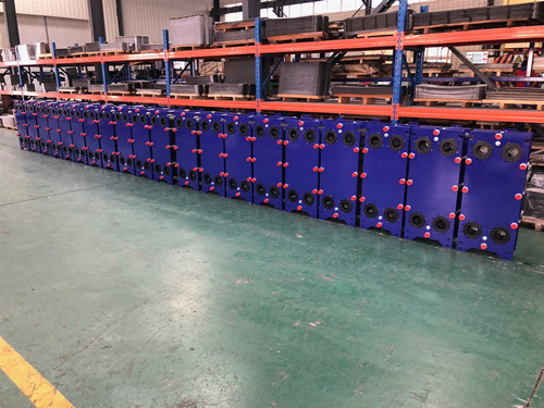 37臺板式換熱器在倉庫 37臺板式換熱器在倉庫