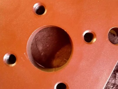 工業用板式換熱器夾緊板的噴漆工藝，對設備也是至關重要的