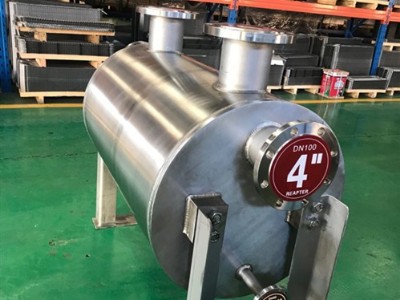 發(fā)貨！寒風中兩臺導熱油板殼式換熱器給客戶裝車運走