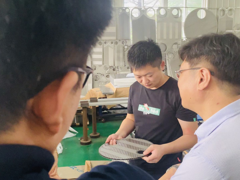江蘇科技大學船舶方向碩士生導師進廠進行深入交流并達成長期合作意向 江蘇科技大學船舶方向碩士生導師進廠進行深入交流并達成長期合作意向
